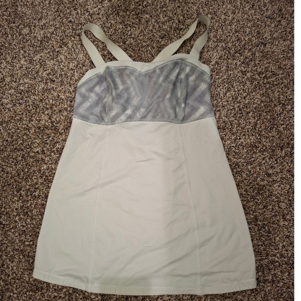 Lululemon Tank Top Gray White Strappy Racerback Built-In Bra Sz 6
